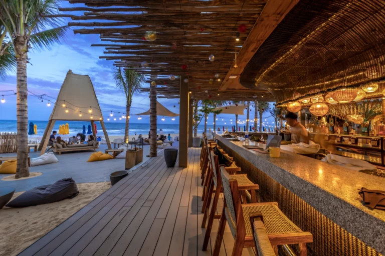 Bãi biển Bikini Beach